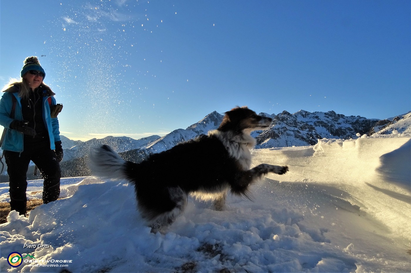 71 I giochi con palle di neve di Susi e NIka.JPG